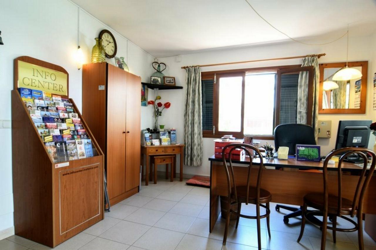 Hostal La Ceiba Cala d'Or  Ngoại thất bức ảnh